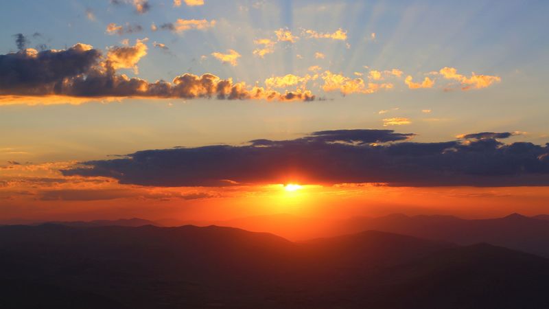 绝美山野日落壁纸 一键解锁治愈氛围感