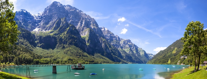 这处阿尔卑斯山湖景壁纸 带你沉浸式解锁夏日欧洲山野风光
