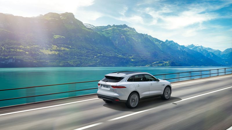 开上捷豹F-PACE驰骋山野，这份4K壁纸氛围感拉满