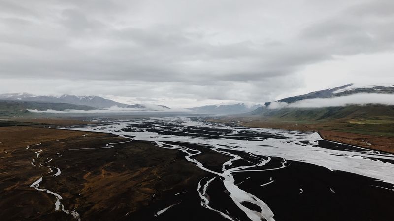 绝美的高空航拍河谷壁纸合集