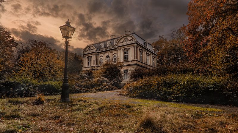 绝美的灯笼屋阴天风景4K壁纸