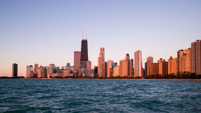 绝美都市水景摩天楼4K壁纸