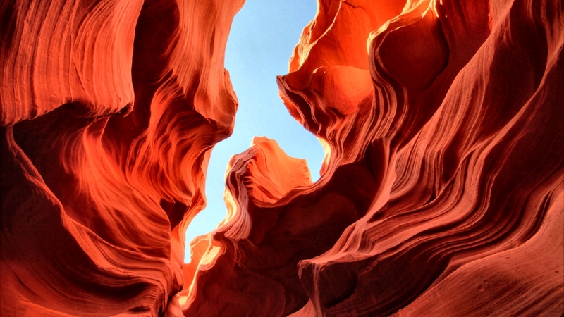 绝美风光壁纸合集：美国亚利桑那峡谷、巴黎铁塔与迪拜城市景观