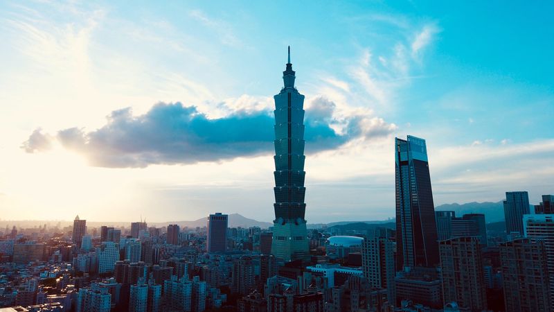 绝美城市塔楼夜景壁纸