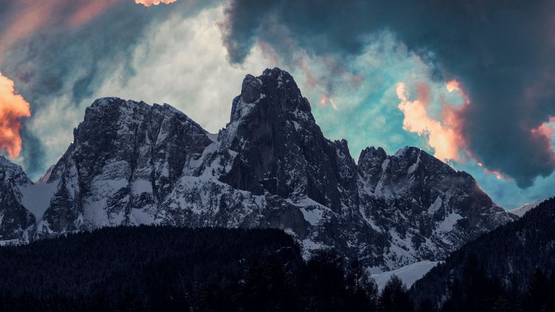 绝美雪山森林4K壁纸