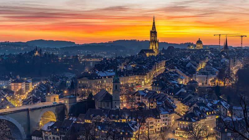 这座日落时分的都市桥灯夜景 4K壁纸