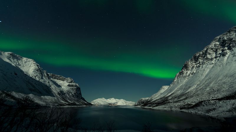 绝美山湖极光夜景 4K高清壁纸