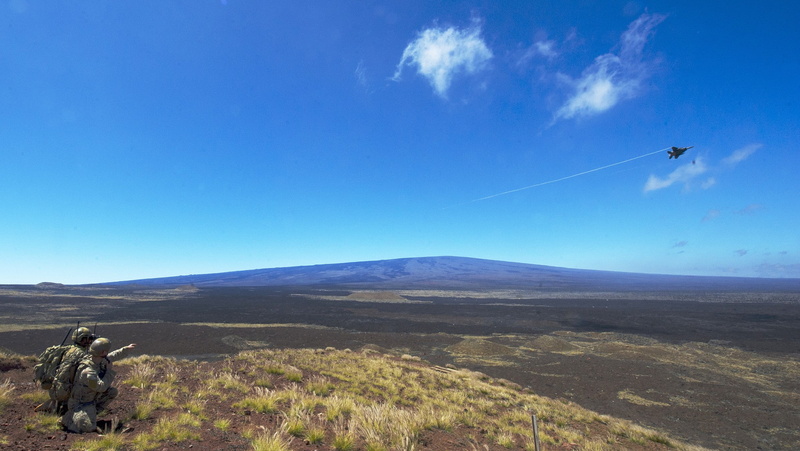 蓝天战机掠影！麦道F-15E攻击鹰军用壁纸合集