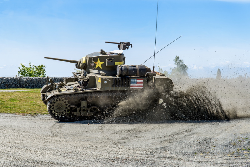 实拍干货！二战斯图亚特坦克开进坦克嘉年华现场