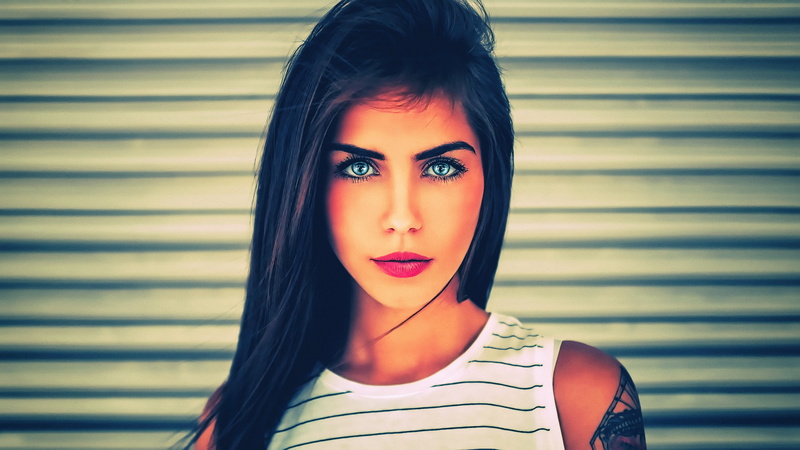 绝美人像壁纸合集：室内光影下的个性少女穿搭与颜值氛围感