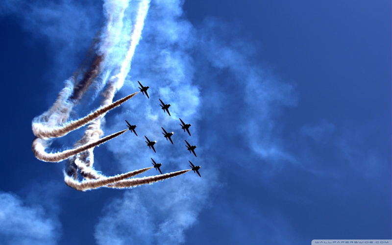 震撼！蓝天上的空军特技飞行队表演名场面