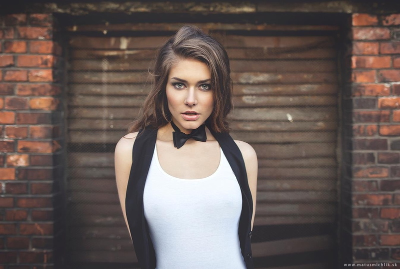 多款长发女生穿搭壁纸合集