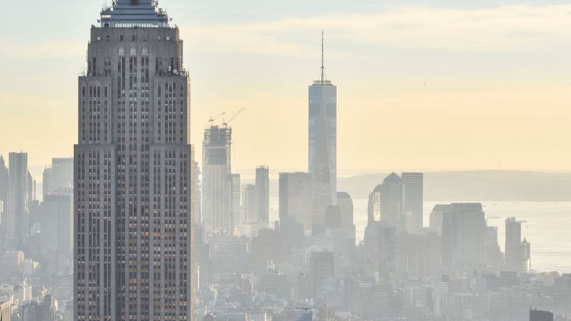 雾中都市航拍4K壁纸合集