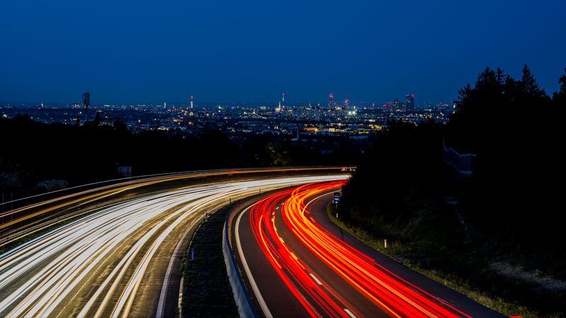 霓虹都市流光轨迹 4K超清壁纸