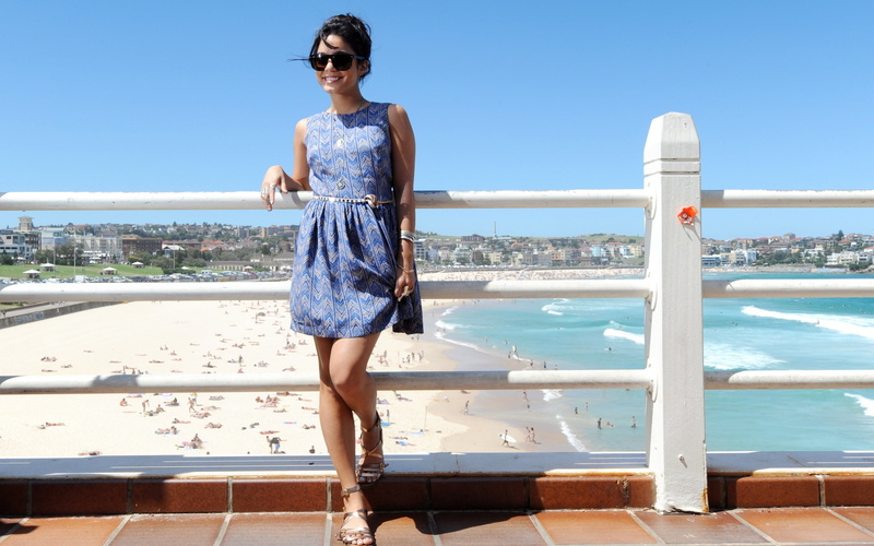 凡妮莎·哈金斯海滩墨镜造型壁纸合集