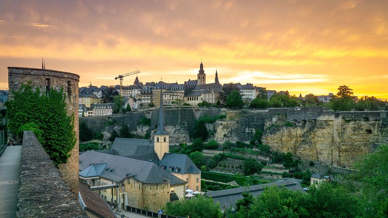 城市塔楼礼拜堂建筑 4K高清壁纸