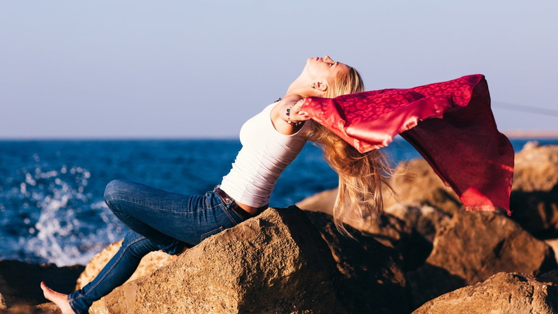 户外随性穿搭女生壁纸合集