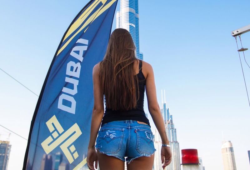 模特维多利亚·奥丁佐娃的街拍壁纸合集