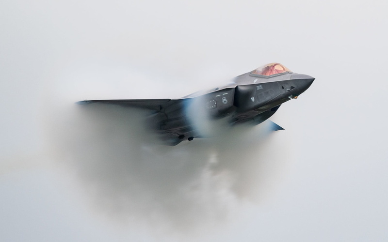 军用战机壁纸合集：F-35闪电II等多款经典机型高清图