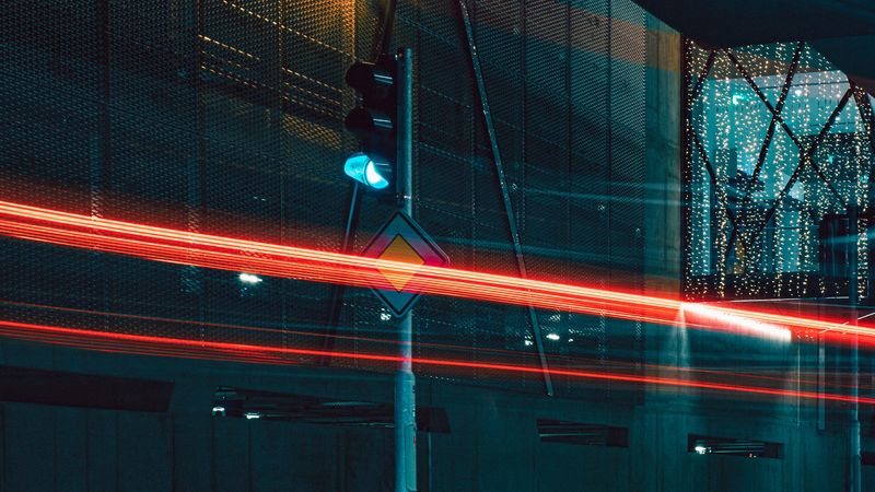 迪拜街头长曝光夜景壁纸