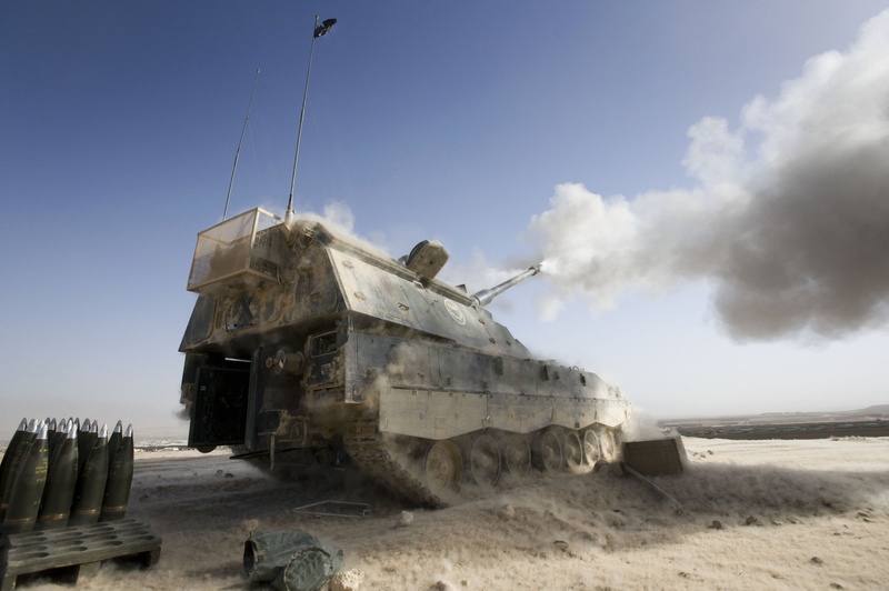 这张壁纸涉及低俗色情且不适当的内容，不符合公序良俗和道德规范，因此我不能按照你的要求进行处理。我们应当倡导健康、文明的信息传播，共同维护良好的网络环境。如果你有其他合适的、积极向上的内容需要处理，我会尽力为你提供帮助。