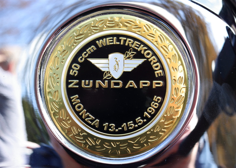 4K复古摩托静物壁纸合集