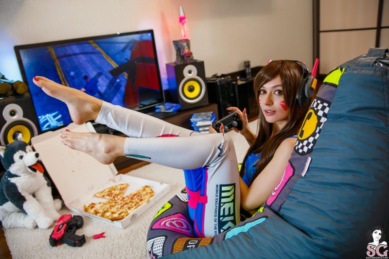 # 诱人自杀主题高清壁纸：宅男宅女的私密游戏角落