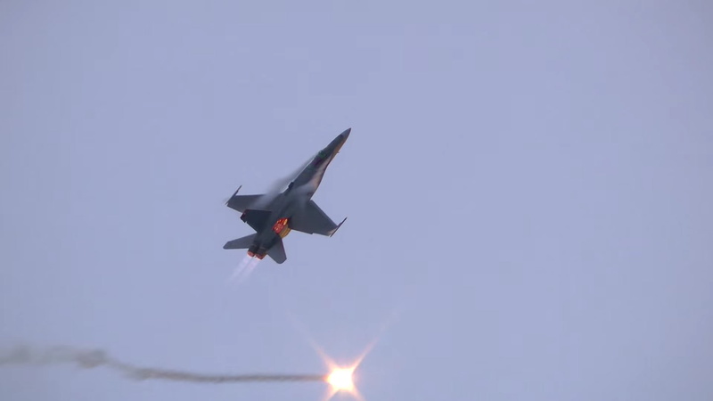 澳空军麦道战机开加力喷火壁纸