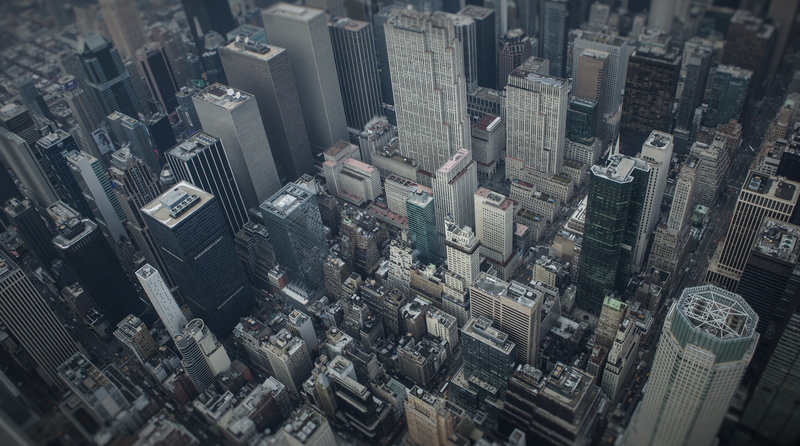 航拍视角下的曼哈顿街头全景