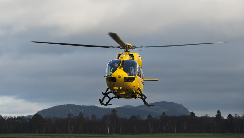 黄色直升机飞行壁纸合集