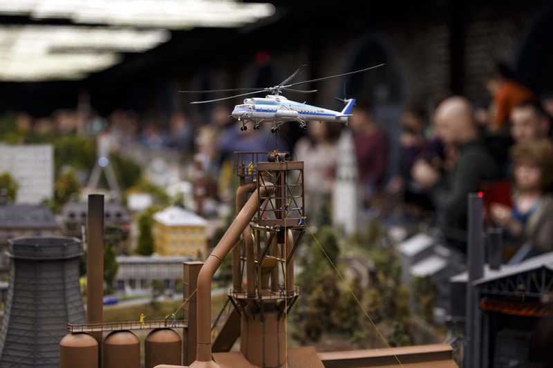 直升机作业施工现场高清壁纸