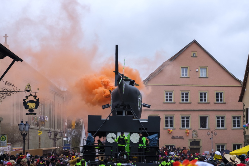 直升机狂欢现场人群壁纸