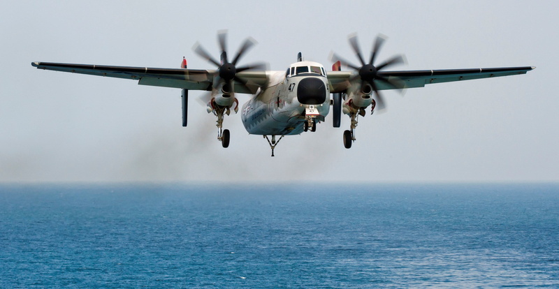 ## 标题：看C-2灰狗运输机低空掠过海面！这组航空壁纸太绝了