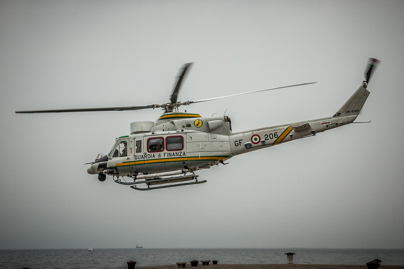 意大利的里雅斯特港直升机救援事故现场壁纸