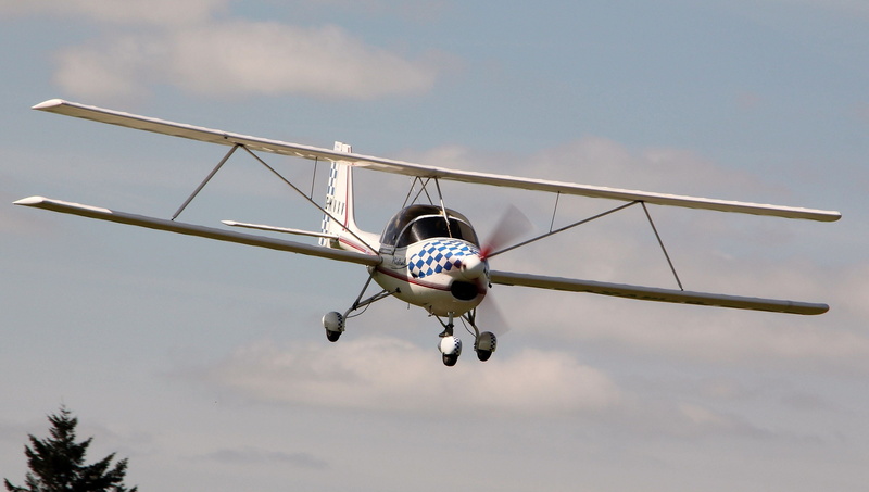 多款旋翼飞行器飞行壁纸合集