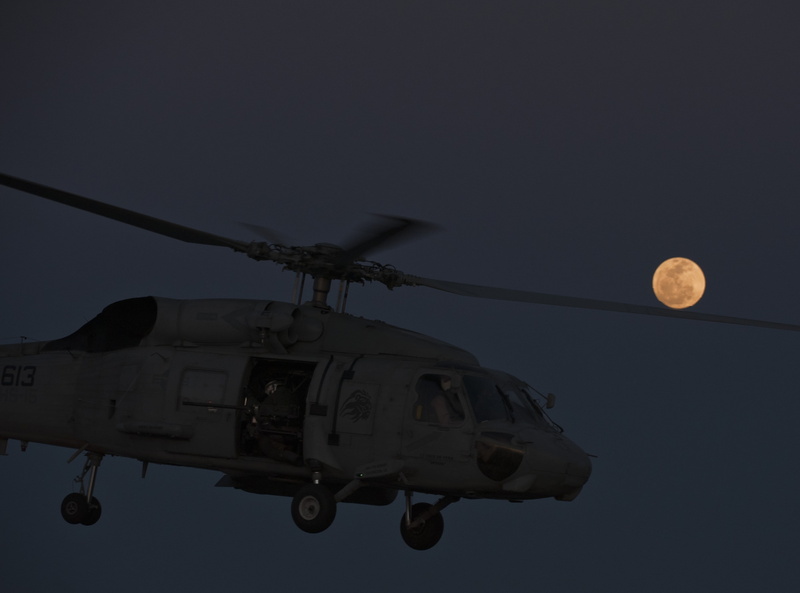 军方直升机与战机飞越碧海蓝天 绝美军事航空壁纸合集