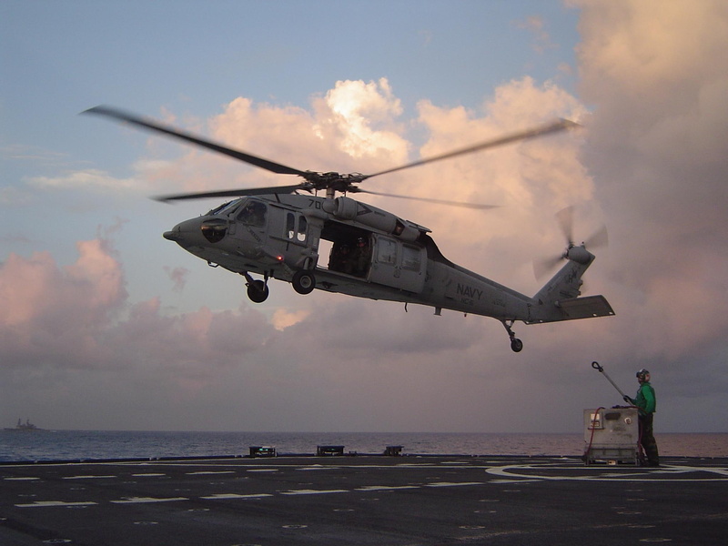 清晨海上军演战机补给高清壁纸