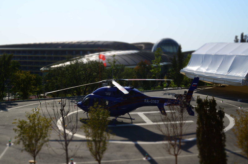 黑白直升机城市壁纸