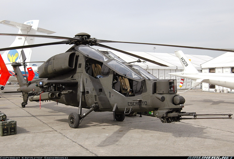 意大利陆军A129曼古斯塔攻击直升机高清壁纸