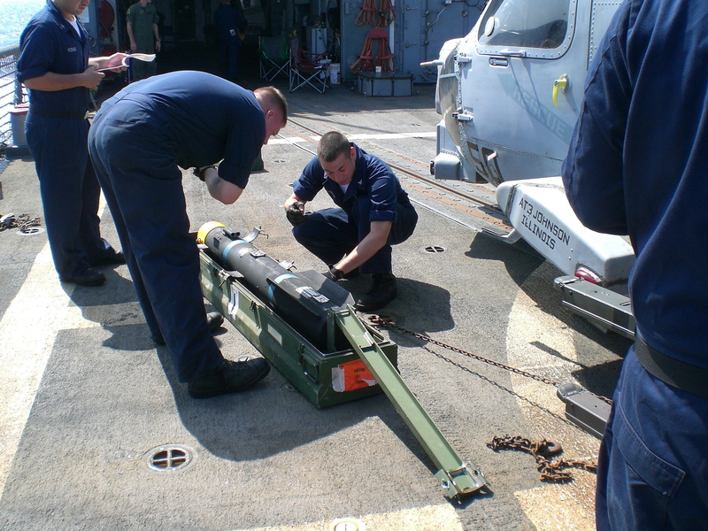 这群人在路边忙活！海军、直升机维修现场实录